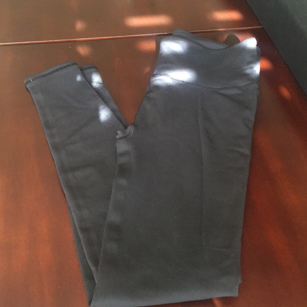 Lululemon Laser Cut Legging pants - Picture 7 of 7